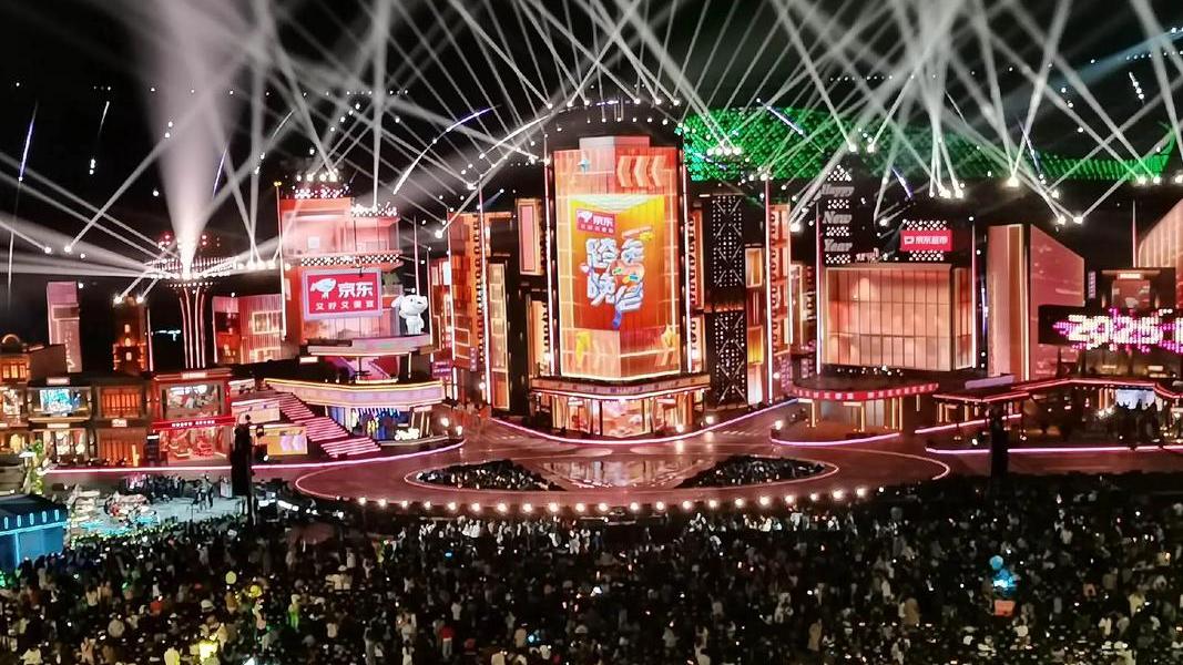 娱乐和“思享”跨年晚会  袁娅维“行迹可疑”