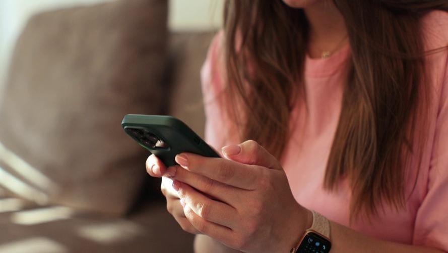 AI繁荣的背面，是智能手机正在失去主导权