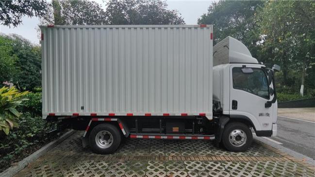 长续航低能耗，乘龙翼威2纯电车厢可卸式轻卡一车多用