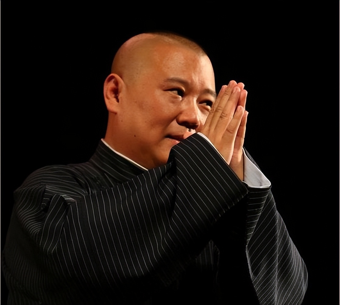 郭德纲被立案调查！别拿“英雄”当儿戏，观众不买账了