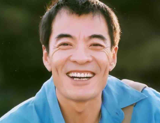 68岁刘威近况！抛弃小24岁杨若兮闪婚化妆师
如今满头白发依旧不停拍戏、跑话剧、