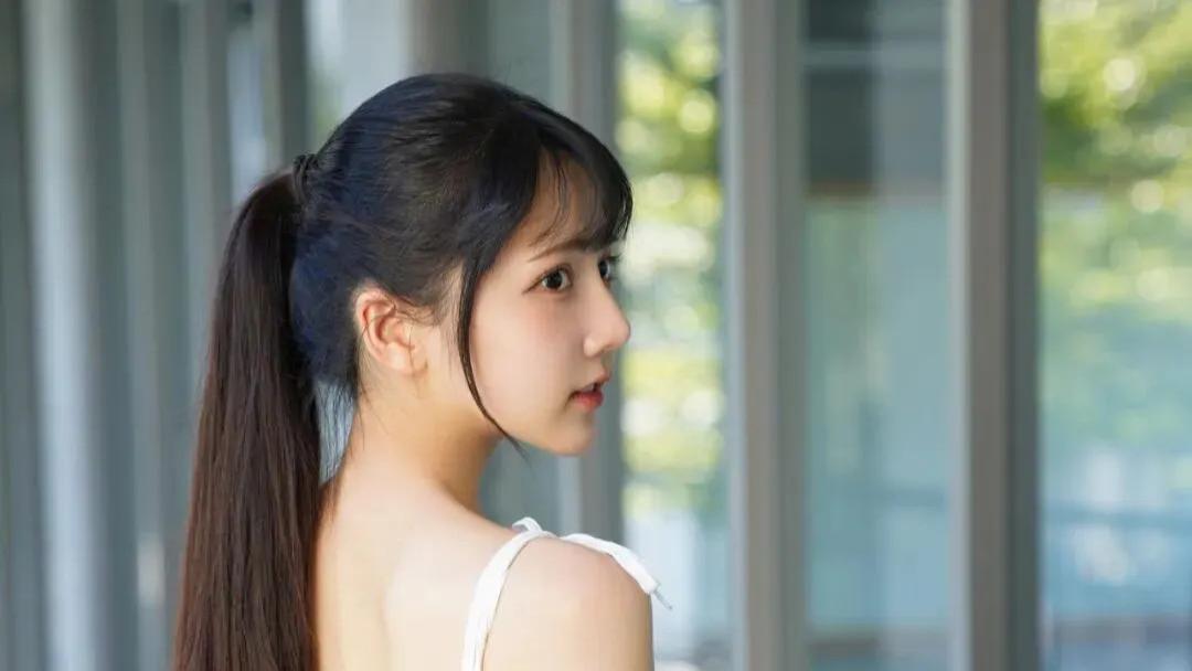 蔡衣辰：从啦啦队员到人气偶像的蜕变之路