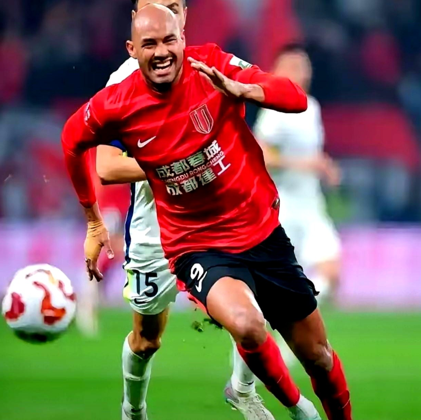 太冷了！中超第4轮四场比赛连出奇葩，仿佛都在为成都蓉城铺路。
升班马辽宁2-1击