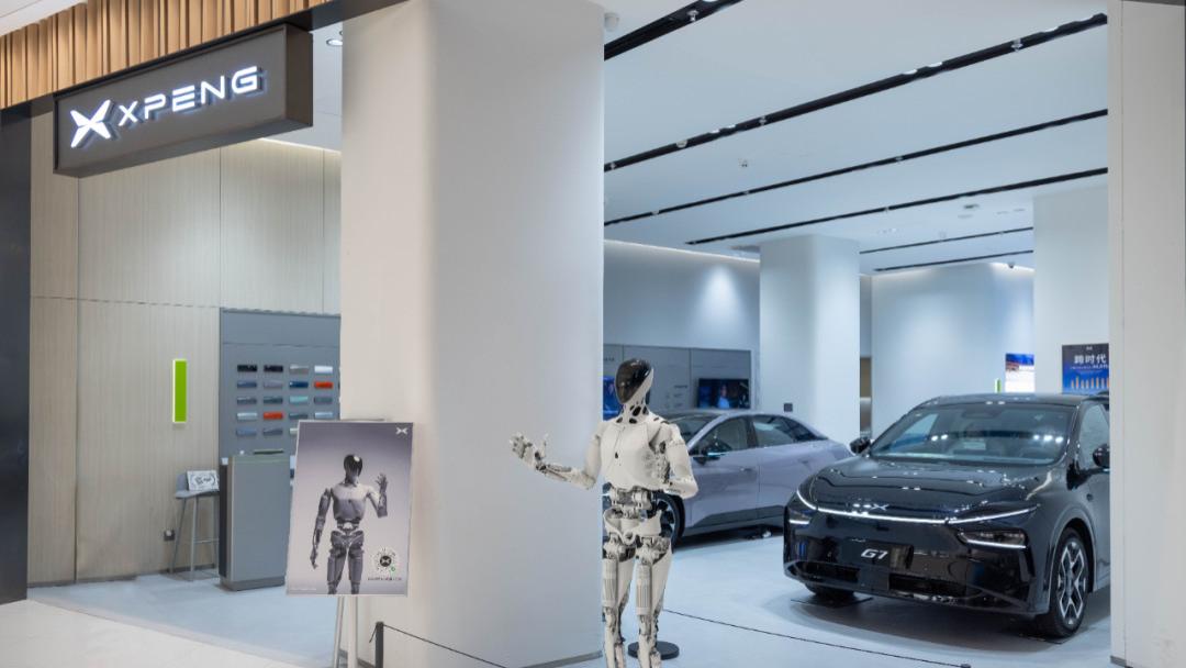 车企集体下场“造人”：一场被内卷逼出来的突围战