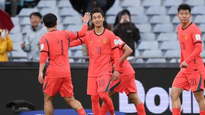 邵时代国足首败！2球完败喀麦隆，502天从未两连胜，延续3魔咒