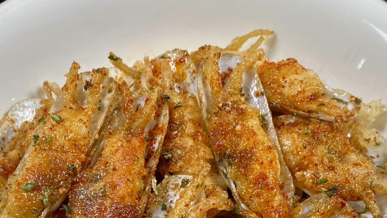 焦香酥脆一口鲜！在家复刻网红椒盐蛏子