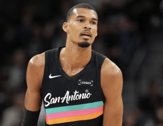 马刺与开拓者的季后赛首轮G3将在北京时间4月25日10点30分进行。
据ESPN