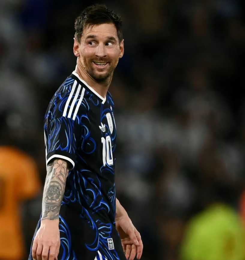 4月1日这场友谊赛，阿根廷5比0赢了赞比亚，比分本身没啥好说的。真正让人破防的，