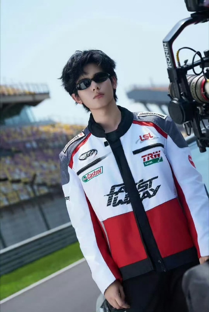 再次与沈腾范丞丞黄景瑜合作让人期待。从出发团的兄弟到飞驰3的队友，这种团队关系的