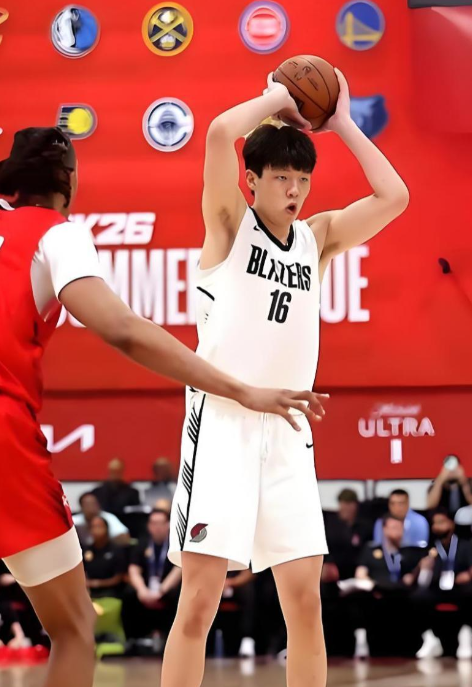 我预测杨瀚森的生涯上限是大洛佩兹

大洛佩慈为了适应联盟变化，从拥有丰富的内线技