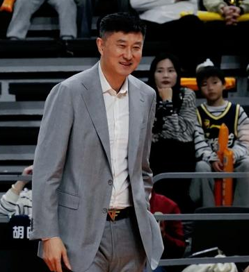 杜锋当选广东省篮球协会会长。据媒体人麦穗丰报道，广东男篮主教练杜锋当选广东省篮球