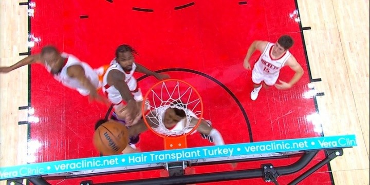 伊森发球失误前还有一个细节！

那就是小贾发球，结果伊森要求没给！伊森的肢体语言