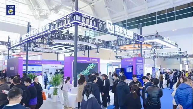 紫光云发布行业垂类大模型，打造AI落地“三位一体”新范式