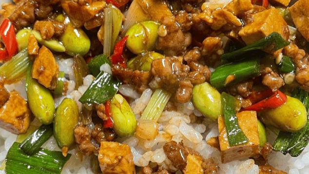 毛豆炒豆干意外走红，一道家常小菜掀起内娱餐桌新风潮