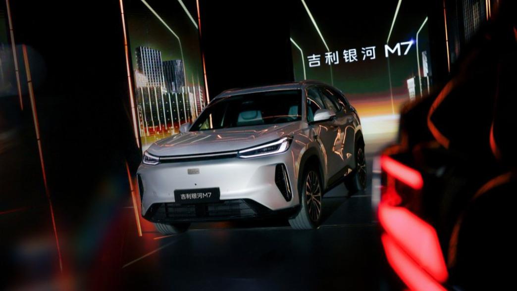 限时10.98万元起，吉利银河M7远航家搅局10万元电混SUV市场