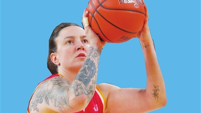 山西女篮球场“万金油”惠特尔