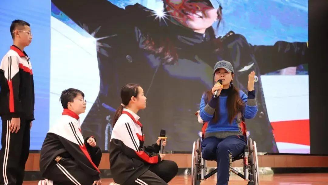 以榜样为炬 赴青春之约 | 残奥会射箭冠军高芳霞走进衡水桃城中学开展励志讲座