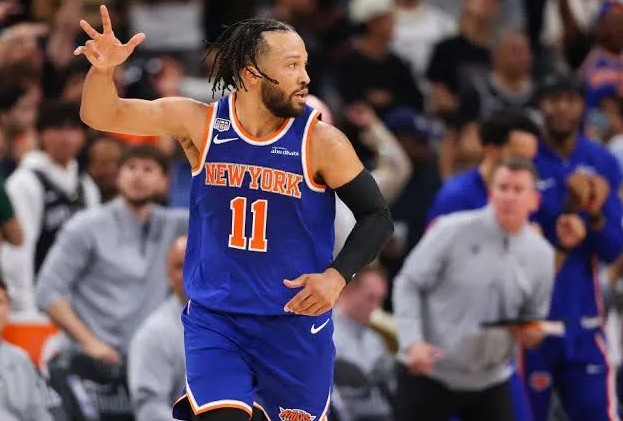 前NBA球员“微笑刺客”伊赛亚-托马斯近日做客节目，期间他谈到了尼克斯后卫杰伦-