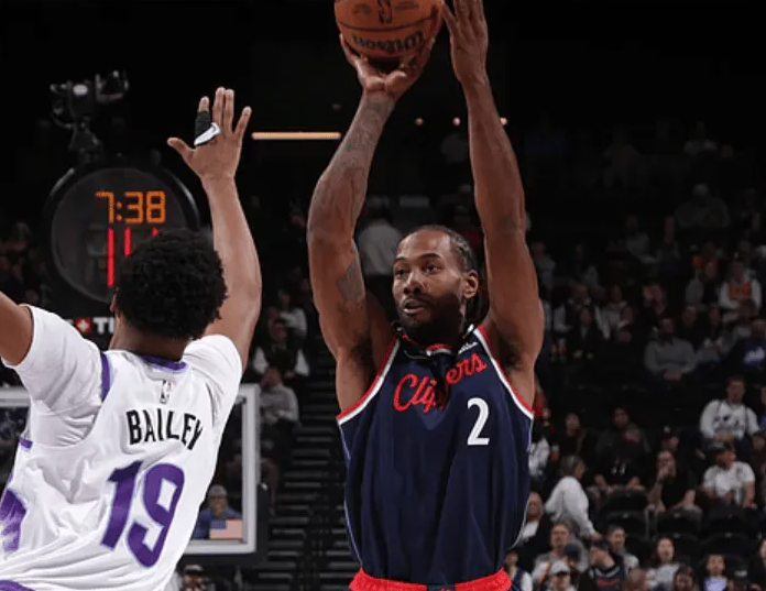 NBA常规赛,快船以115-103战胜爵士。
赛后，快船球员科怀-伦纳德接受媒体