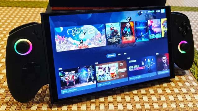 国产迷你版超级掌机，8.8英寸小屏加高配处理器，win系统畅玩游戏