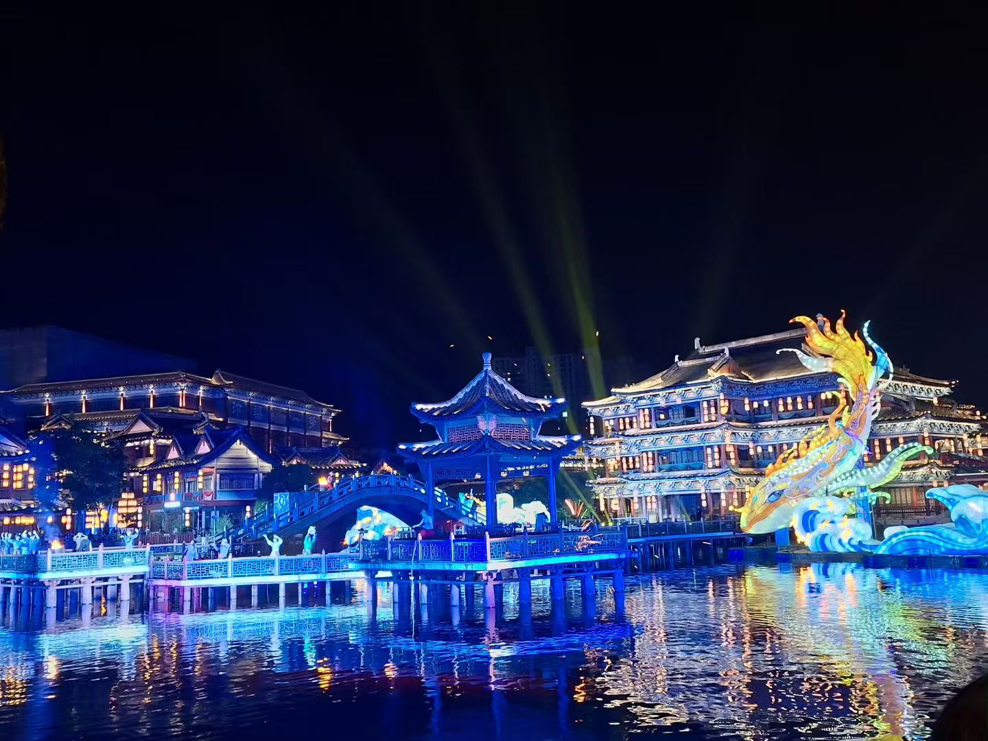 浙江横店游，明清宫苑暑假美景攻略！