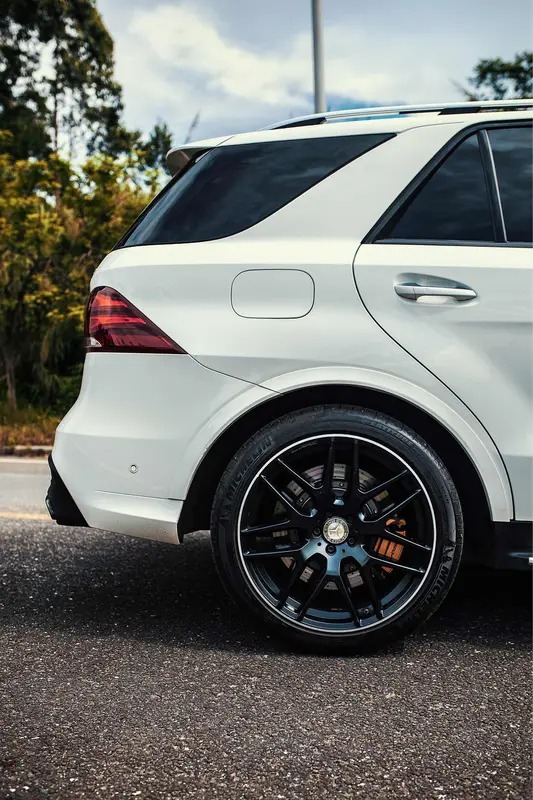 2027款奔驰GLE升级3000+部件，你会选它还是宝马X5