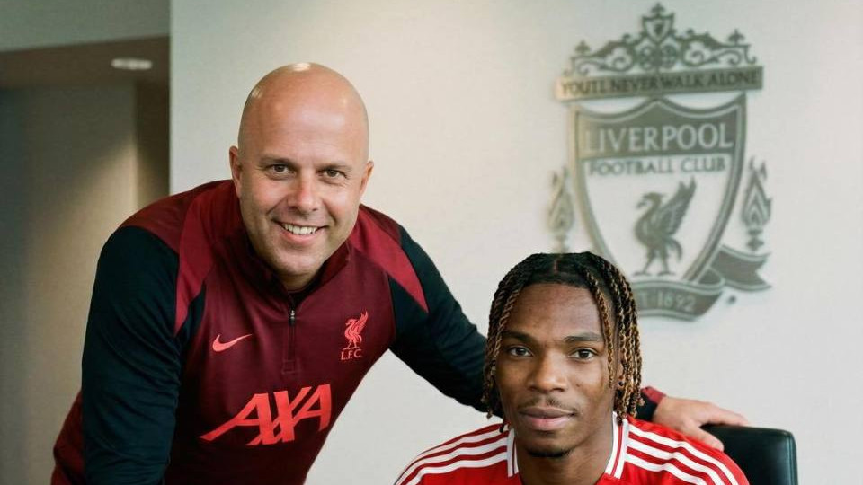 一夜三官宣！利物浦补后防，本泽马空降新月，森林签下22岁天才