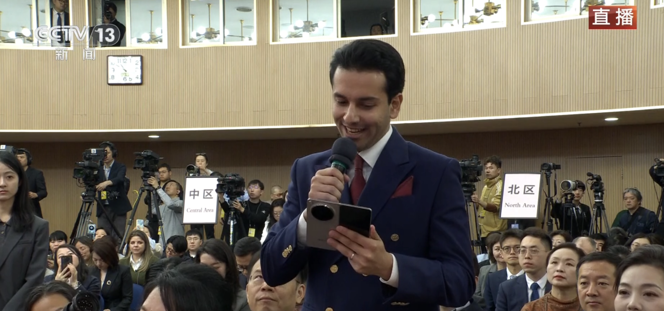 会场记者装备大换血，轻量科技成主流！