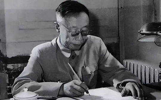 郭沫若让溥仪给他当助理，溥仪只回复五个字，让郭沫若瞬间下不来台