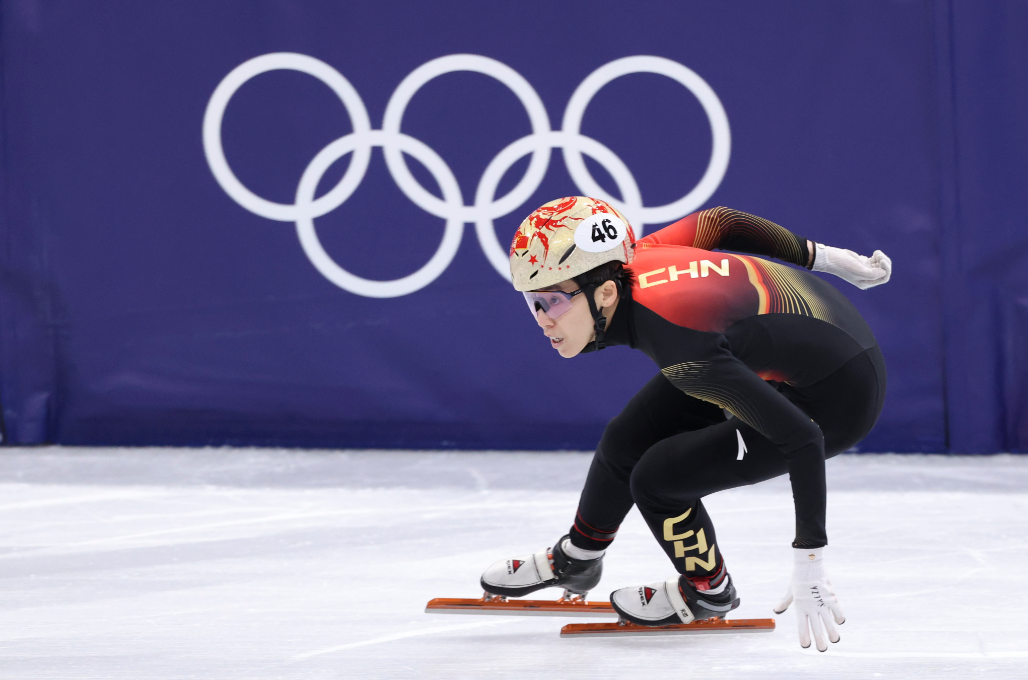 2月10日，米兰冬奥会短道速滑女子500米资格赛中，中国选手范可新以小组第三顺利