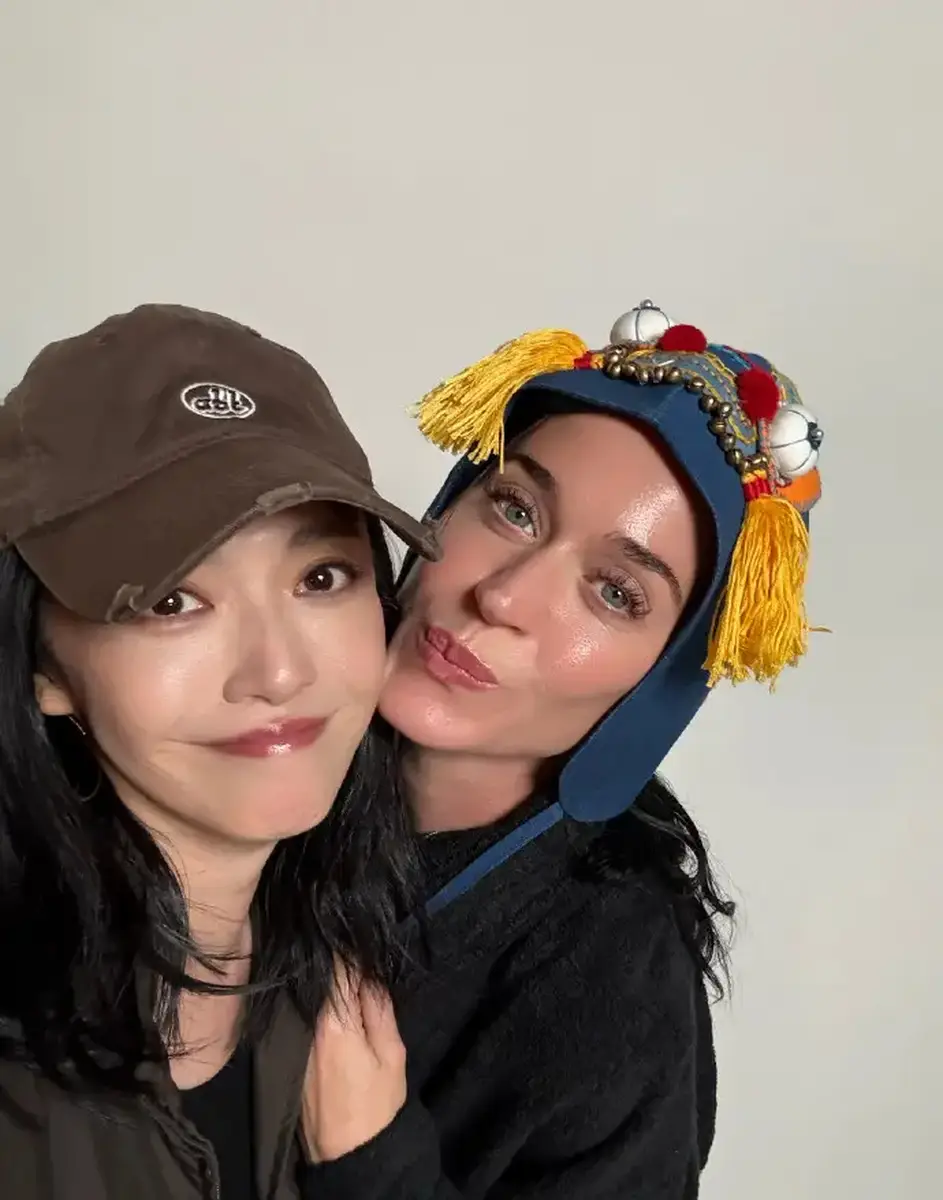 姚晨赠水果姐虎头帽情意满满 二人惊喜同框互动超温馨