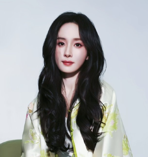 窗外的栀子盛开，骄阳散落的光芒