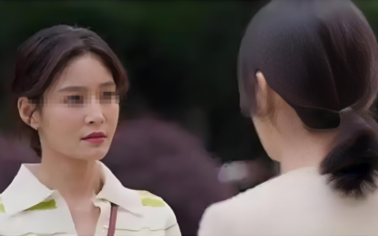 女儿啃老7年，终在房间自杀，母亲收拾遗物看到手机余额后呆住了