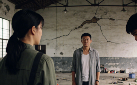 我辞职当天誓要掀翻黑公司，带着“罪证”准备收网，可最后一刻才发现，我要清算的人，竟默默保护我三年…