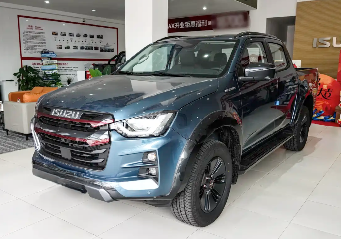 售16.98万起五十铃D-MAX3.0T正式上市，搭载3.0T柴油发动机
D-M