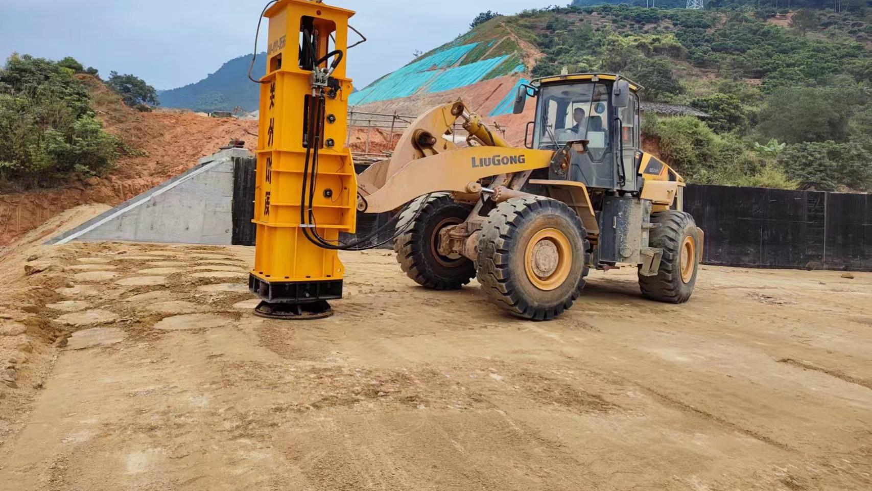 装载机高速液压夯实机：基建压实“多面手”，一机两用省成本还高效