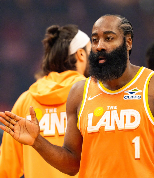 说实话，登哥晚年遇到莫布里这样的喜欢突破的四五摇摆，做梦都能笑醒，你们到底在嫌弃