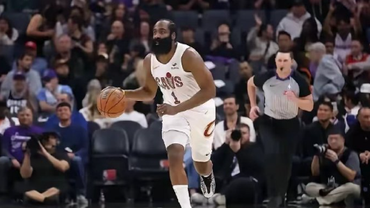 一切都在阿特金森的掌控中！
​骑士的轮休策略跟厉害，一场轮休内线，一场轮休外线，