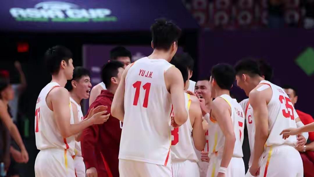 单节25-9反超日本男篮，中国男篮变阵获奇效，三分火热挡不住
