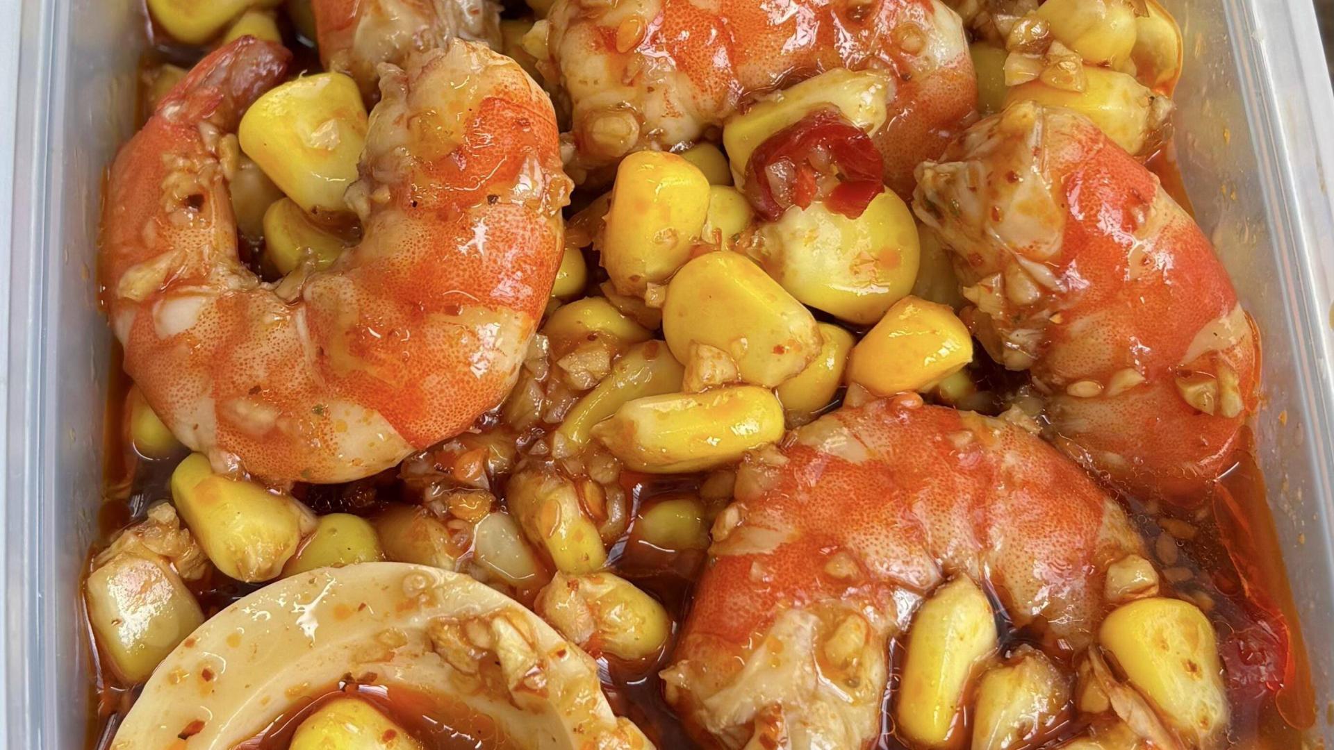 酸辣大虾玉米碗：十分钟搞定一碗热带风情