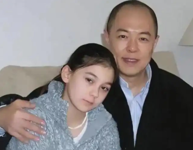 张铁林的混血女儿太美了，这才是真正的格格吧！ ​​​