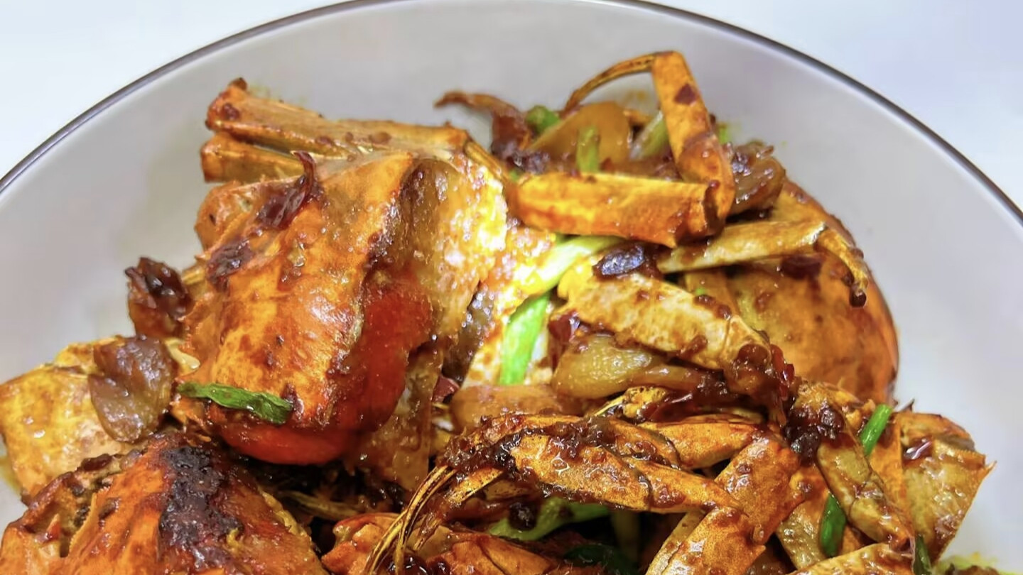 大闸蟹别只会清蒸！这做法鲜香入味，家人吃完直呼过瘾！