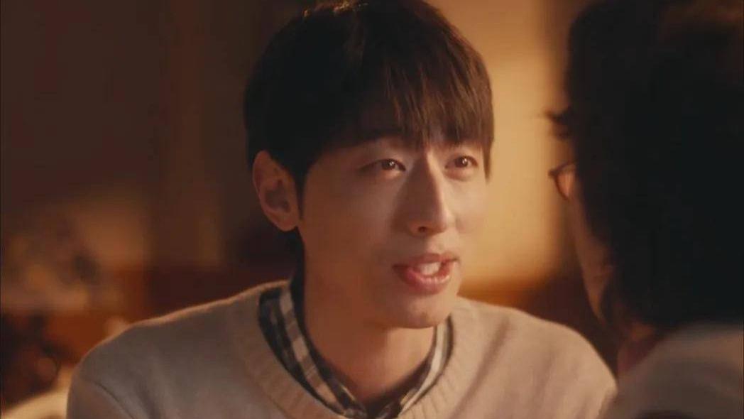 夸夸美团外卖2026新年短片《我在外面朋友挺多的》，创作者是认真观察过生活的