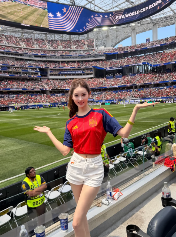 终于来现场看世界杯啦！⚽️
感受了全球最贵的SoFi体育馆