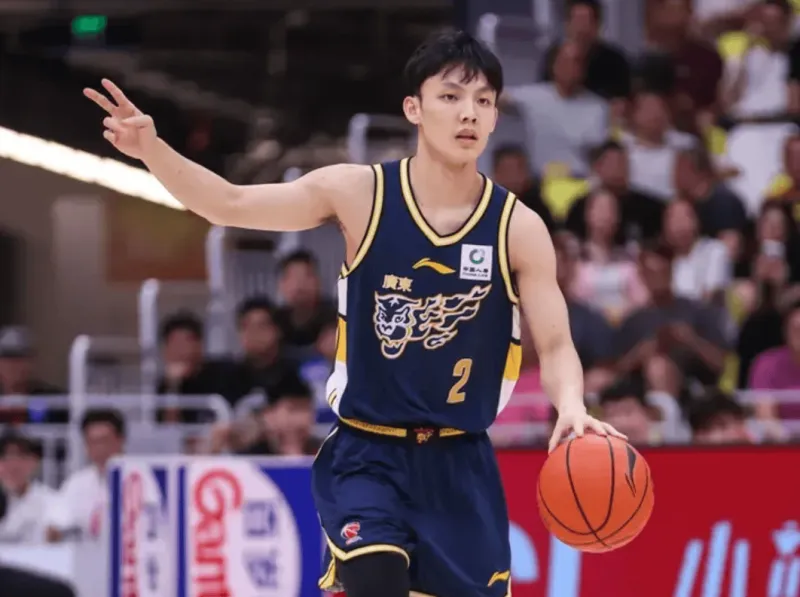 CBA常规赛焦点战，广东以77-74险胜宁波，一场3分险胜的背后，是一场惊心动魄