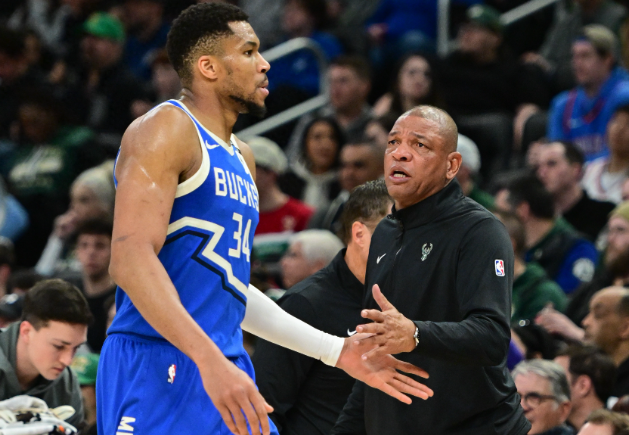 虽然这个赛季是失败的，但我看不懂现在的风评，明明是字母和管理层两边的问题，但所有