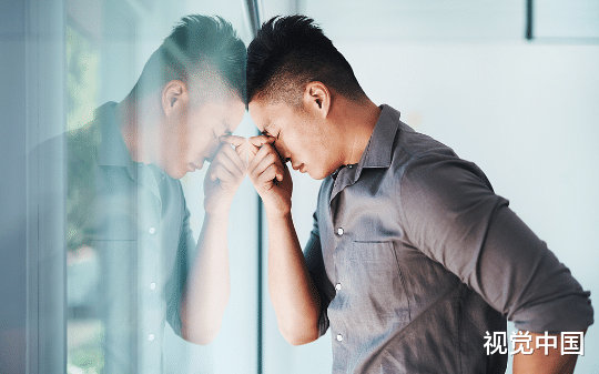 我看着我哥进监狱，不是我狠，而是爸妈惯着他，我不能惯着他……