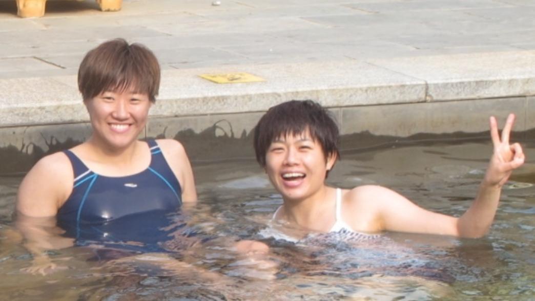 国乒女球员的合影：一个给刘诗雯起过外号，一个是世乒赛混双女王