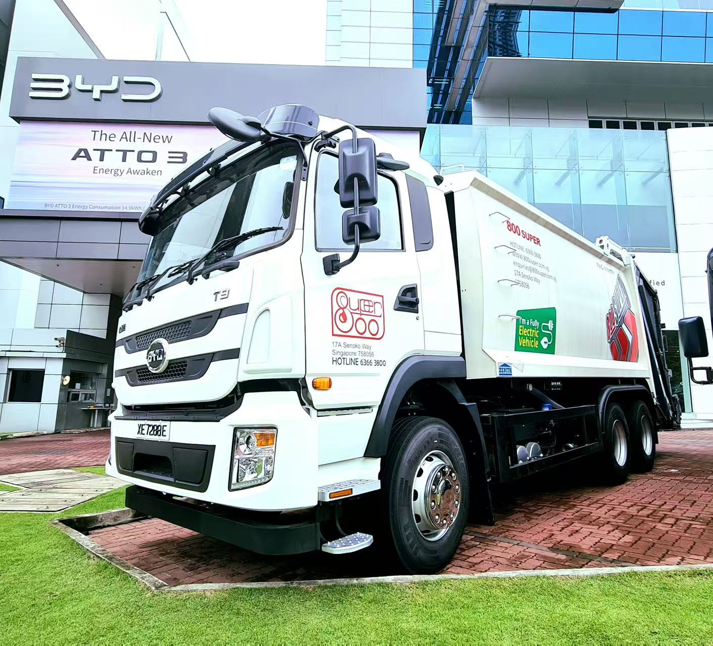 都知道新加坡买车难——拥车证贵、标准严、路况复杂。可就在这儿，比亚迪去年一口气卖