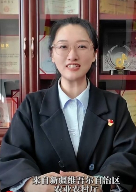 一代人有一代人的使命，
贺娇龙的时代落幕，但精神永存 。

接班人蔡宜芮，清华学